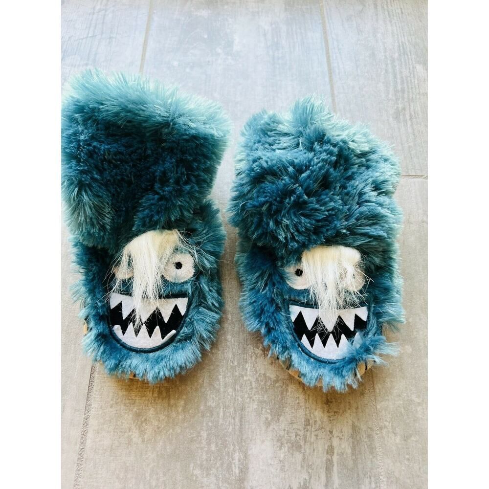 HATLEY Kids Fluffy Slippers Ice Monsters Blue Small 5-7 New House Shoes Cozy NEW